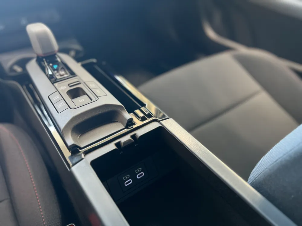 2023 toyota prius prime se white 12